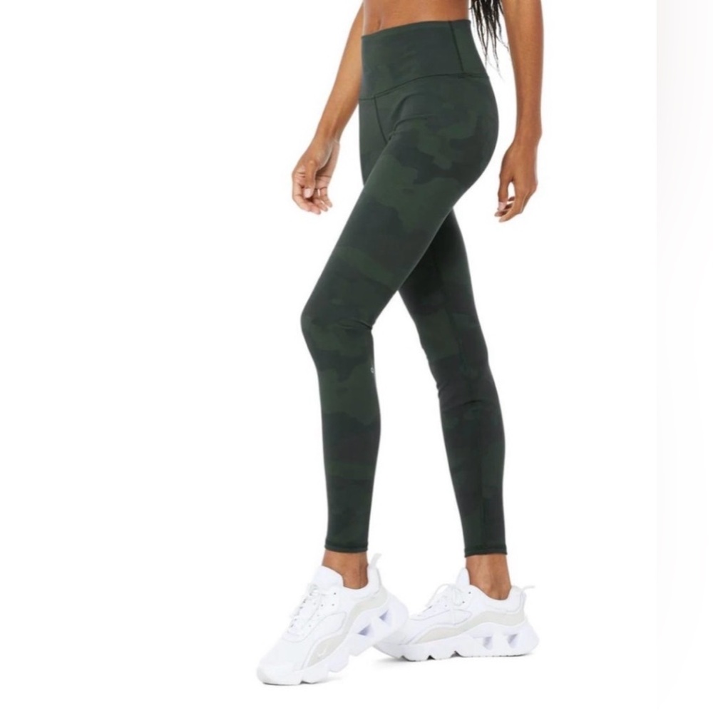 Alo Yoga High Waisted Airlift Camo Leggings, size Medium, like new!